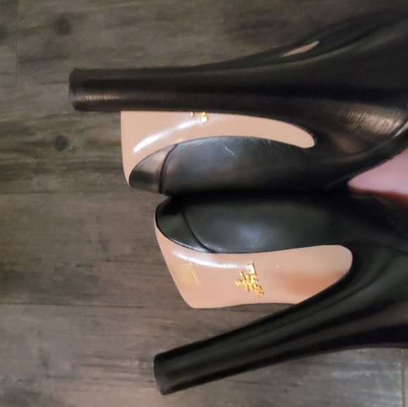 Prada - Picture 9 of 16